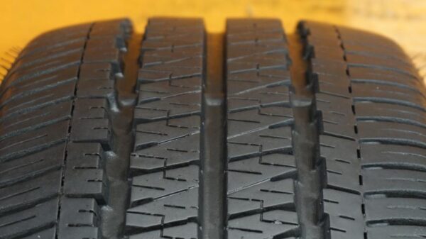 2 used tires 205/70/15 BRIDGESTONE - Image 5