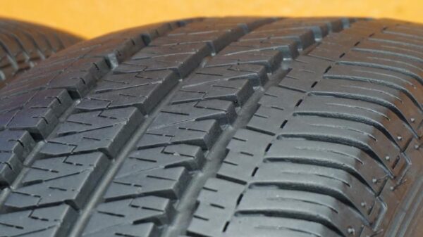 2 used tires 205/70/15 BRIDGESTONE - Image 3