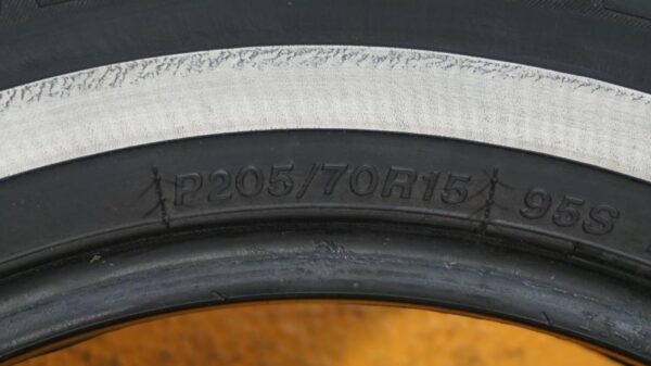 2 used tires 205/70/15 BRIDGESTONE - Image 7