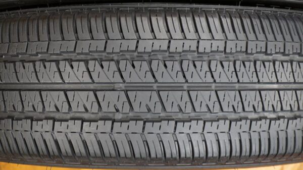 2 used tires 205/70/15 BRIDGESTONE - Image 4