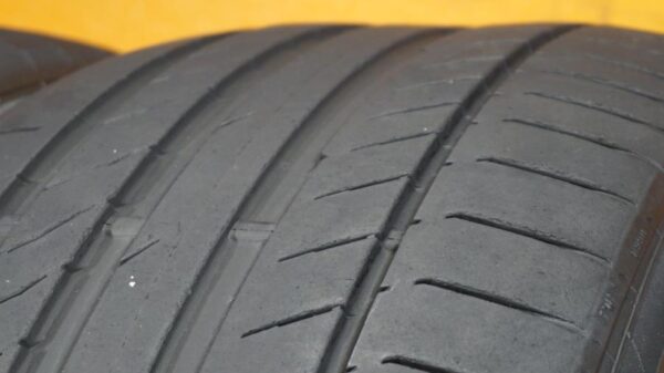 2 used tires 255/40/20 CONTINENTAL - Image 3