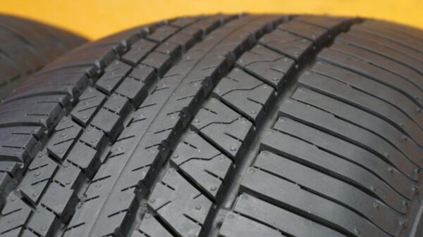 2 used tires 225/60/18 FALKEN - Image 3