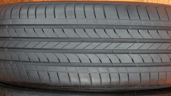 2 used tires 215/55/17 LEAO - Image 4