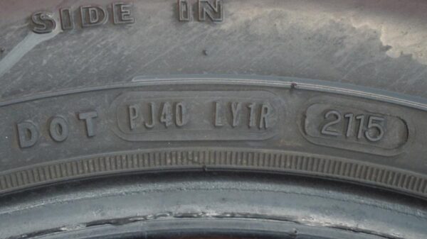 2 used tires 225/50/17 DOUGLAS - Image 8