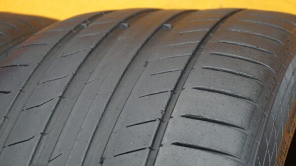 2 used tires 255/35/19 CONTINENTAL - Image 3