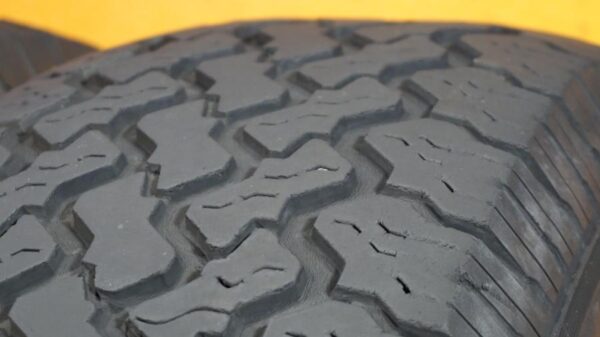 2 used tires LT 31/10.50/15 TRAILCAT - Image 3