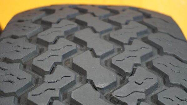 2 used tires LT 31/10.50/15 TRAILCAT - Image 5