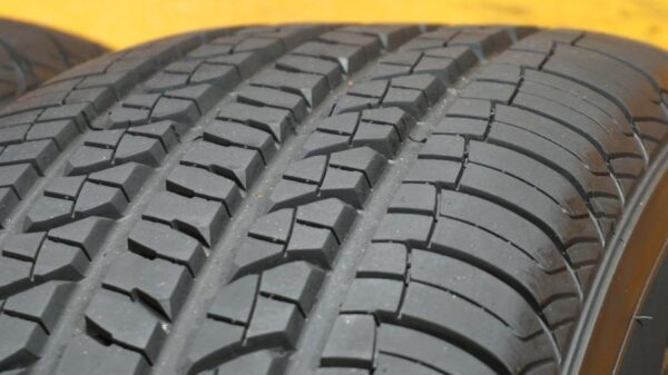 2 used tires 235/65/16 DOUGLAS - Image 3