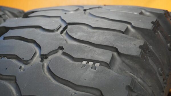 2 used tires LT 37/13.50/22 INTERCO - Image 3