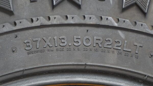 2 used tires LT 37/13.50/22 INTERCO - Image 7