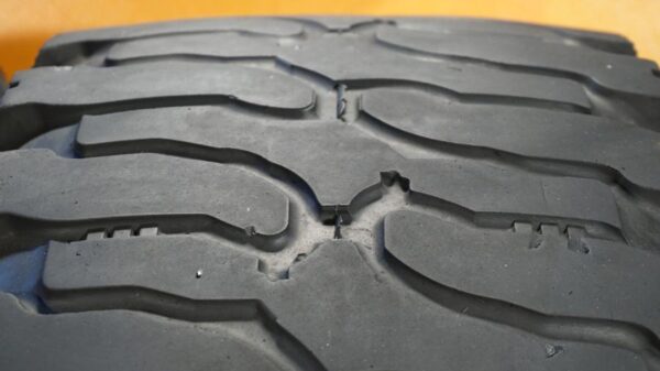 2 used tires LT 37/13.50/22 INTERCO - Image 5