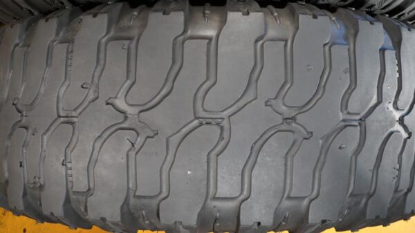 2 used tires LT 37/13.50/22 INTERCO - Image 4