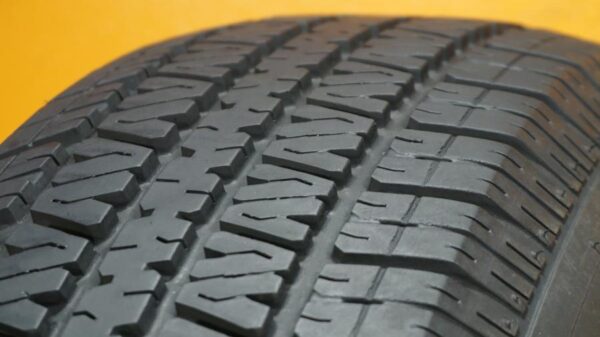 2 used tires 225/75/15 DAYTON - Image 4