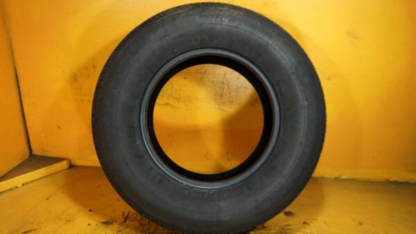 2 used tires 225/75/15 DAYTON - Image 7