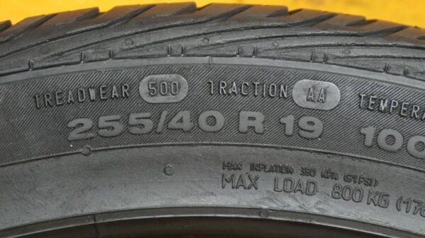 2 used tires 255/40/19 CONTINENTAL - Image 7