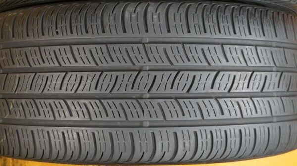 2 used tires 255/40/19 CONTINENTAL - Image 4