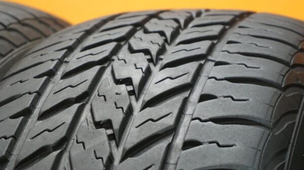 4 used tires 235/70/16 DOUGLAS - Image 3