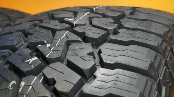 4 new tires LT 305/65/18 FALKEN - Image 3