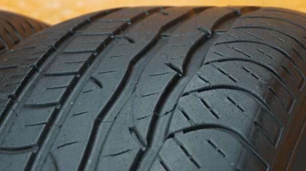 2 used tires 205/60/16 DOUGLAS - Image 3