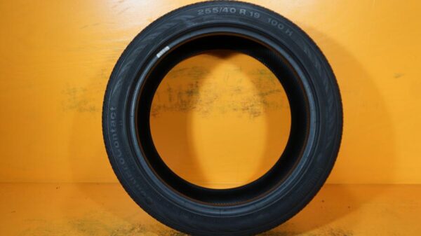 2 used tires 255/40/19 CONTINENTAL - Image 6