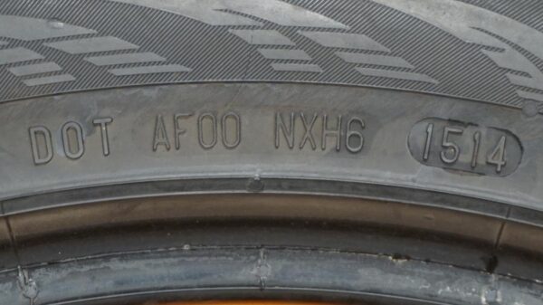 2 used tires 255/40/19 CONTINENTAL - Image 8