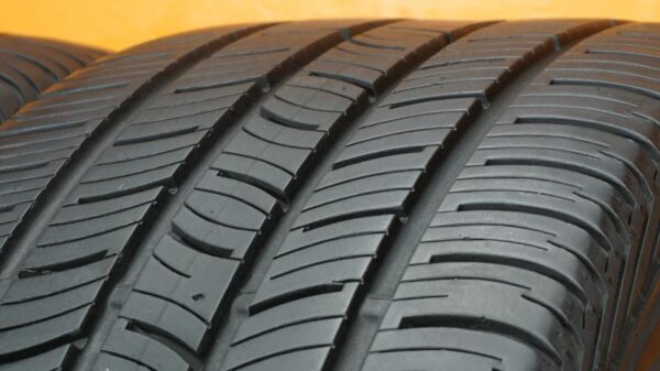 2 used tires 255/40/19 CONTINENTAL - Image 3