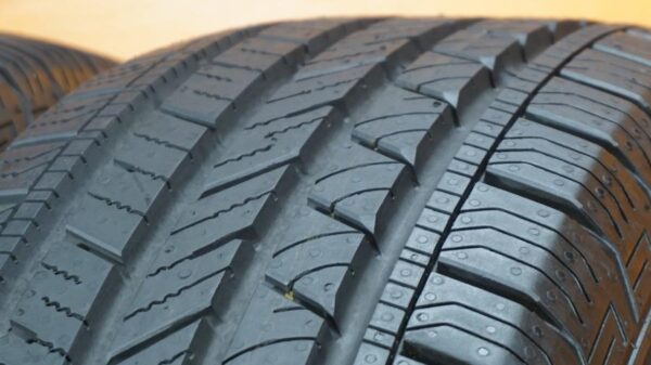 2 used tires 225/65/17 CONTINENTAL - Image 3