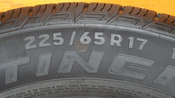 2 used tires 225/65/17 CONTINENTAL - Image 7