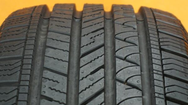 2 used tires 225/65/17 CONTINENTAL - Image 5