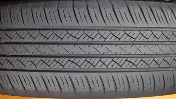 4 used tires 235/65/18 ANTARES - Image 4