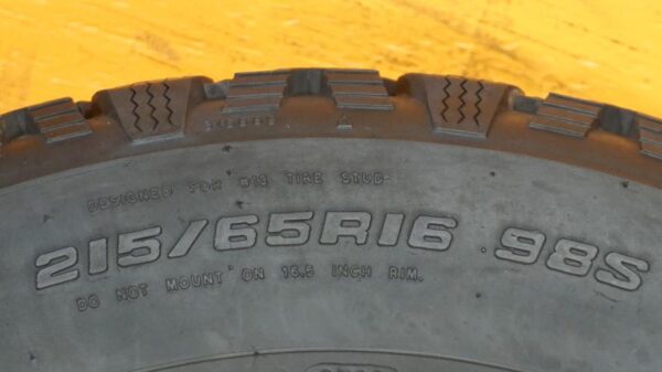 4 used tires 215/65/16 WINTERMARK - Image 7