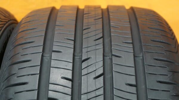 2 used tires 225/50/17 CONTINENTAL - Image 3