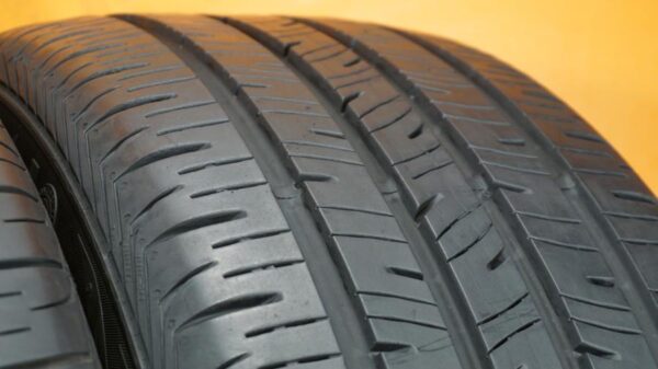 2 used tires 225/50/17 CONTINENTAL - Image 5