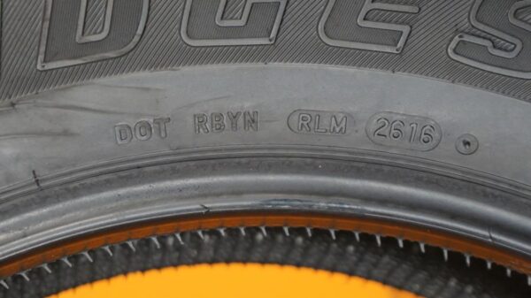 2 used tires 275/60/20 BRIDGESTONE - Image 7