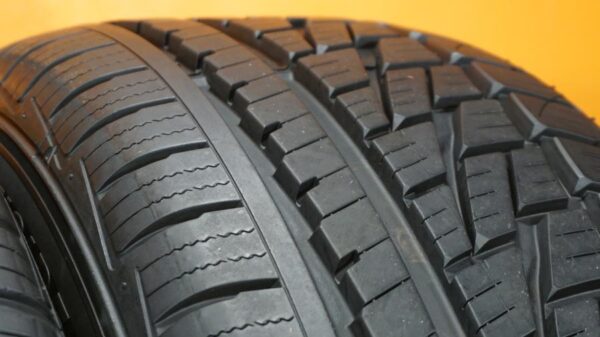 2 used tires 235/60/17 FALKEN - Image 5