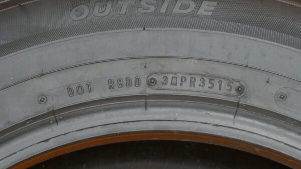 2 used tires 235/60/17 FALKEN - Image 8