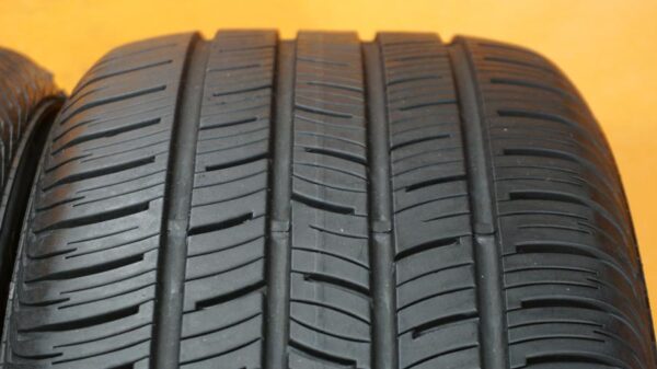 2 used tires 225/55/17 CONTINENTAL - Image 3