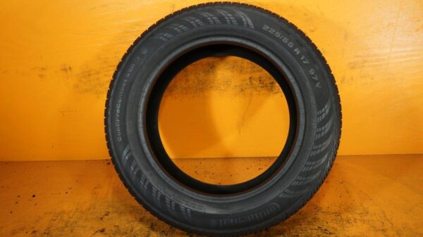 2 used tires 225/55/17 CONTINENTAL - Image 6