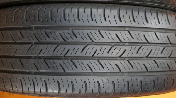 2 used tires 225/55/17 CONTINENTAL - Image 4