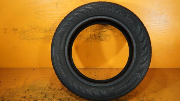 2 used tires 225/55/17 CONTINENTAL - Image 6