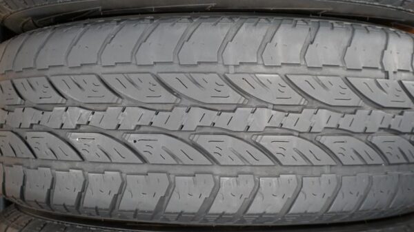 4 used tires 265/70/17 INVOVIC - Image 4