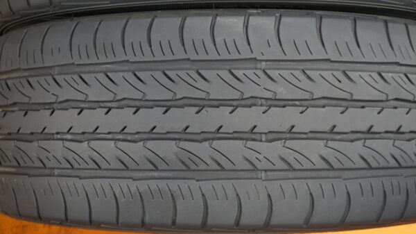 2 used tires 235/60/17 FALKEN - Image 4