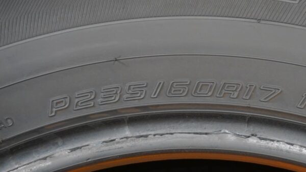 2 used tires 235/60/17 FALKEN - Image 8