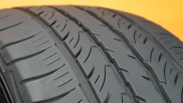 2 used tires 235/60/17 FALKEN - Image 5