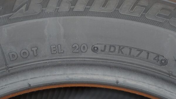 2 used tires 205/60/16 BRIDGESTONE - Image 8