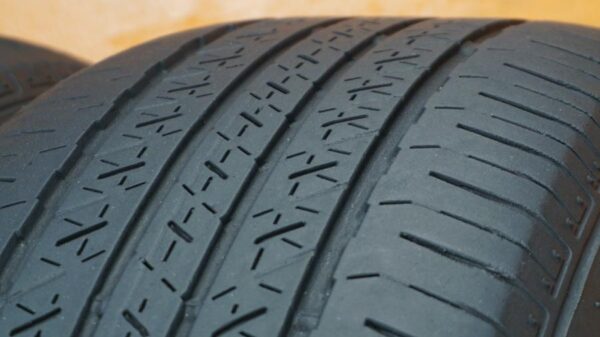 2 used tires 205/60/16 BRIDGESTONE - Image 3