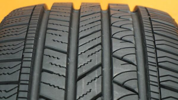 2 used tires 225/65/17 CONTINENTAL - Image 5