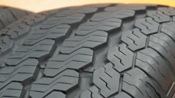 2 used tires 235/65/15 CONTINENTAL - Image 3