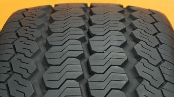 2 used tires 235/65/15 CONTINENTAL - Image 5