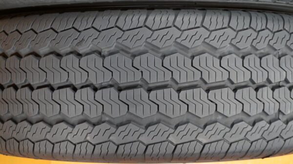 2 used tires 235/65/15 CONTINENTAL - Image 4